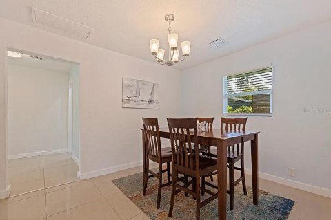 Casa en alquiler en Saint Petersburg, Florida, 4 dormitorios, 119.84 m2 № 1911167 - foto 16