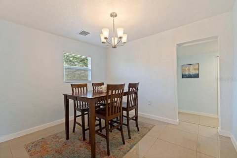 Casa en alquiler en Saint Petersburg, Florida, 4 dormitorios, 119.84 m2 № 1911167 - foto 18