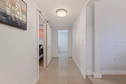 Casa en alquiler en Saint Petersburg, Florida, 4 dormitorios, 119.84 m2 № 1911167 - foto 10