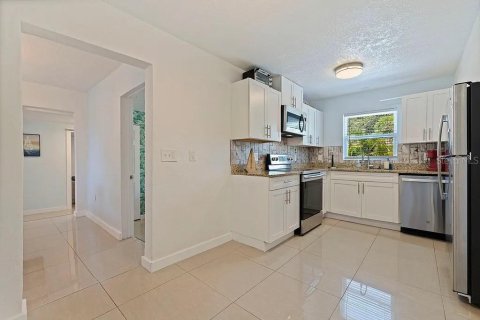 Casa en alquiler en Saint Petersburg, Florida, 4 dormitorios, 119.84 m2 № 1911167 - foto 12