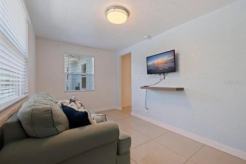 Casa en alquiler en Saint Petersburg, Florida, 4 dormitorios, 119.84 m2 № 1911167 - foto 14
