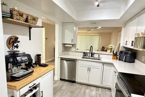 Condo in Dunedin, Florida, 2 bedrooms № 2117437 - photo 19