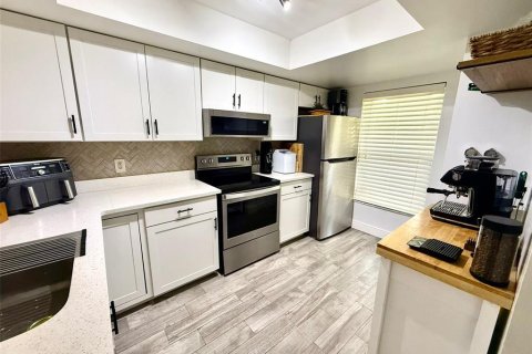 Condo in Dunedin, Florida, 2 bedrooms № 2117437 - photo 18