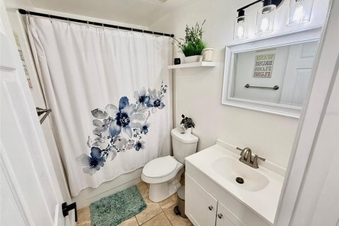 Condo in Dunedin, Florida, 2 bedrooms № 2117437 - photo 25