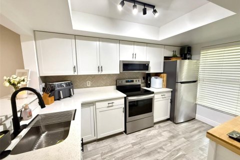 Condo in Dunedin, Florida, 2 bedrooms № 2117437 - photo 21