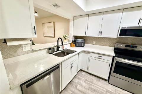 Condo in Dunedin, Florida, 2 bedrooms № 2117437 - photo 17