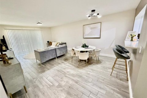Condo in Dunedin, Florida, 2 bedrooms № 2117437 - photo 9