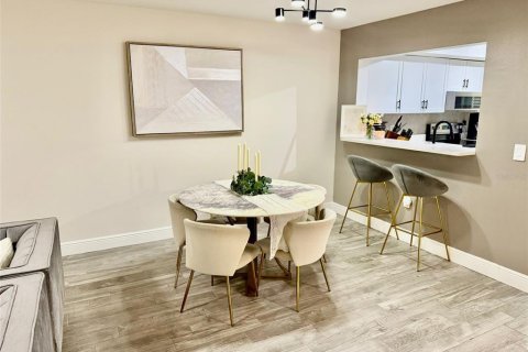 Condo in Dunedin, Florida, 2 bedrooms № 2117437 - photo 11