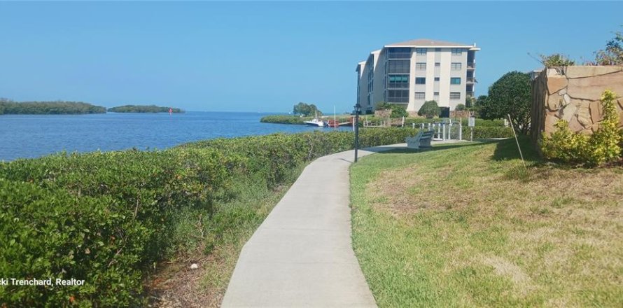 Condominio en Port Richey, Florida, 2 dormitorios № 1686756