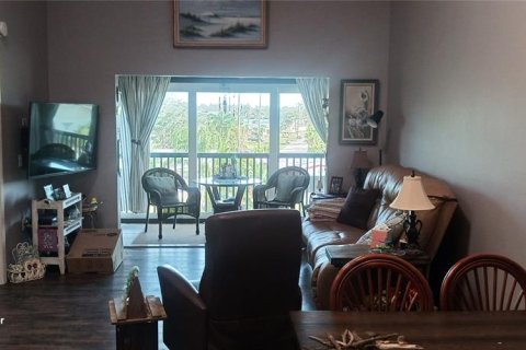 Condominio en alquiler en Port Richey, Florida, 2 dormitorios, 95.22 m2 № 1686756 - foto 19