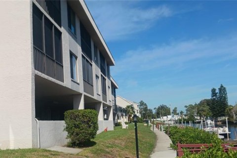 Condominio en alquiler en Port Richey, Florida, 2 dormitorios, 95.22 m2 № 1686756 - foto 7