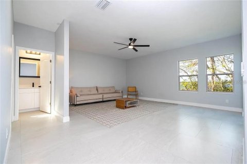 Villa ou maison à louer à Haines City, Floride: 4 chambres, 262.36 m2 № 2423882 - photo 12