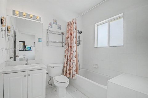 Купить таунхаус в Хомстед, Флорида 3 спальни, 179.49м2, № 2066979 - фото 24