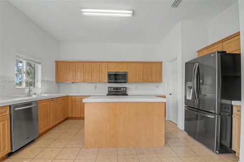 Купить таунхаус в Хомстед, Флорида 3 спальни, 179.49м2, № 2066979 - фото 13