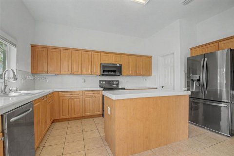 Купить таунхаус в Хомстед, Флорида 3 спальни, 179.49м2, № 2066979 - фото 14