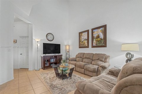 Купить таунхаус в Хомстед, Флорида 3 спальни, 179.49м2, № 2066979 - фото 7