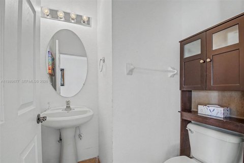 Купить таунхаус в Хомстед, Флорида 3 спальни, 179.49м2, № 2066979 - фото 11