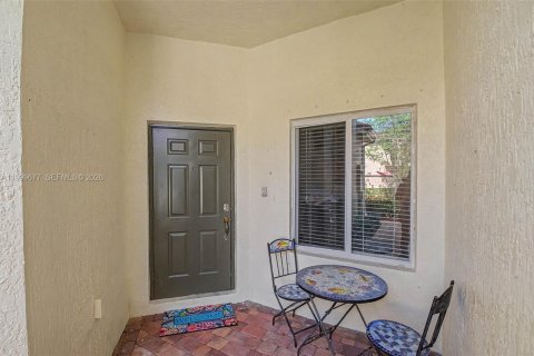 Купить таунхаус в Хомстед, Флорида 3 спальни, 179.49м2, № 2066979 - фото 4