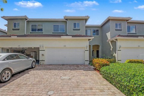 Купить таунхаус в Хомстед, Флорида 3 спальни, 179.49м2, № 2066979 - фото 2