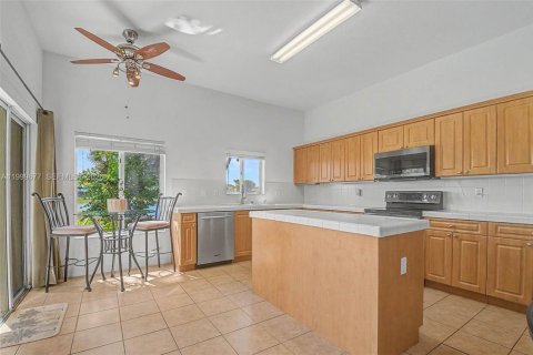 Купить таунхаус в Хомстед, Флорида 3 спальни, 179.49м2, № 2066979 - фото 12