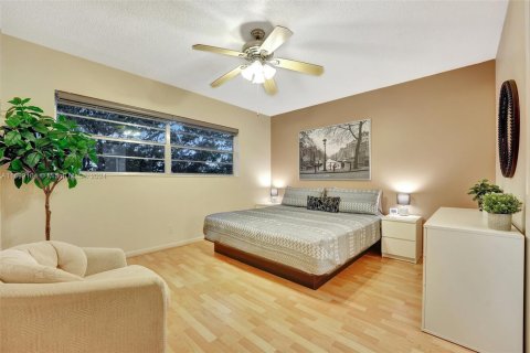 Condo in Lauderdale Lakes, Florida, 2 bedrooms  № 1811562 - photo 15