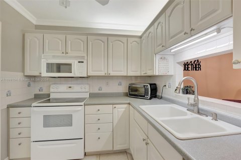 Condo in Lauderdale Lakes, Florida, 2 bedrooms  № 1811562 - photo 11