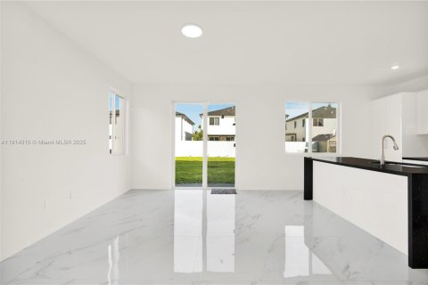 Townhouse in Miami, Florida 5 bedrooms № 1972018 - photo 11