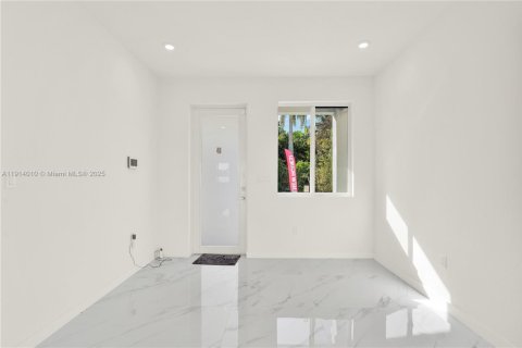 Townhouse in Miami, Florida 5 bedrooms № 1972018 - photo 5