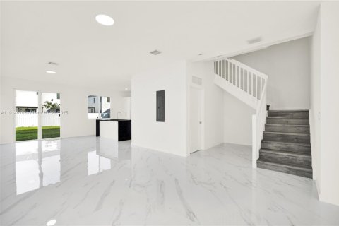 Townhouse in Miami, Florida 5 bedrooms № 1972018 - photo 7