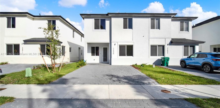 Townhouse in Miami, Florida 5 bedrooms № 1972018