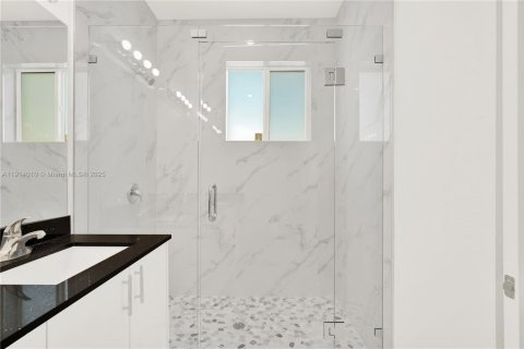 Townhouse in Miami, Florida 5 bedrooms № 1972018 - photo 26