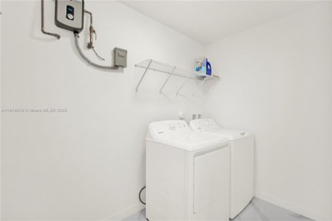 Townhouse in Miami, Florida 5 bedrooms № 1972018 - photo 19