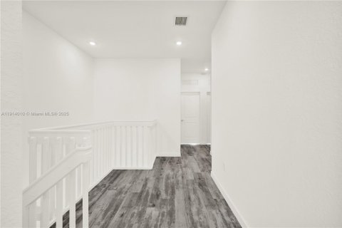Townhouse in Miami, Florida 5 bedrooms № 1972018 - photo 21