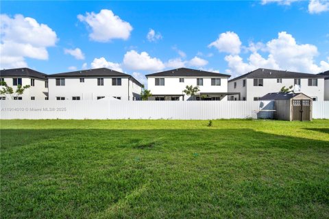 Townhouse in Miami, Florida 5 bedrooms № 1972018 - photo 4