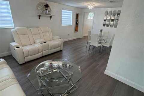 House in Tampa, Florida 2 bedrooms, 86.12 sq.m. № 1766207 - photo 4