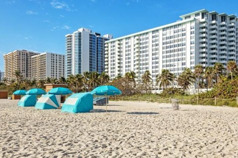 Купить кондоминиум в Майами-Бич, Флорида 1 спальня, 67.45м2, № 2003700 - фото 11