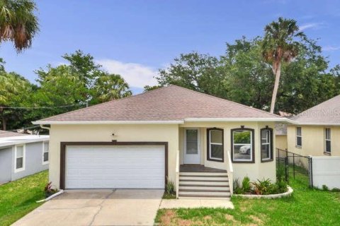 Casa en alquiler en Tampa, Florida, 3 dormitorios, 136.01 m2 № 1721324 - foto 1