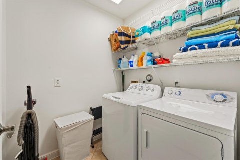 Condo in Palm Beach Gardens, Florida, 2 bedrooms № 2146665 - photo 23