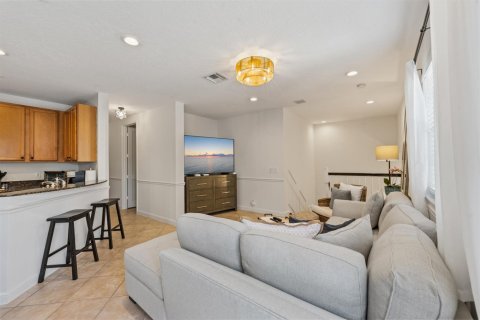 Condo in Palm Beach Gardens, Florida, 2 bedrooms № 2146665 - photo 11