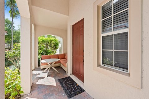 Condo in Palm Beach Gardens, Florida, 2 bedrooms № 2146665 - photo 3