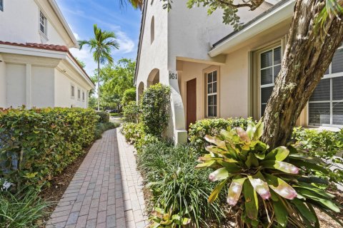 Condo in Palm Beach Gardens, Florida, 2 bedrooms № 2146665 - photo 2