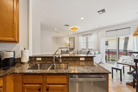 Condo in Palm Beach Gardens, Florida, 2 bedrooms № 2146665 - photo 10