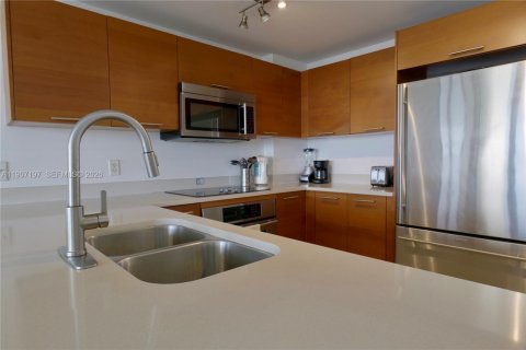 Купить кондоминиум в Майами, Флорида 1 спальня, 70.14м2, № 2056973 - фото 2