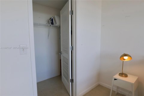 Купить кондоминиум в Майами, Флорида 1 спальня, 70.14м2, № 2056973 - фото 23