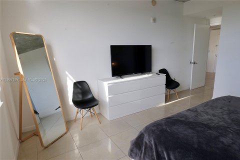 Купить кондоминиум в Майами, Флорида 1 спальня, 70.14м2, № 2056973 - фото 24