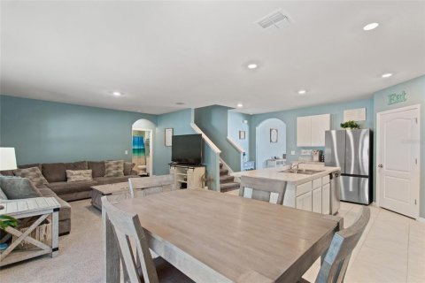 House in Winter Haven, Florida 5 bedrooms, 241.64 sq.m. № 1125678 - photo 9