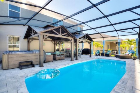 House in Winter Haven, Florida 5 bedrooms, 241.64 sq.m. № 1125678 - photo 2