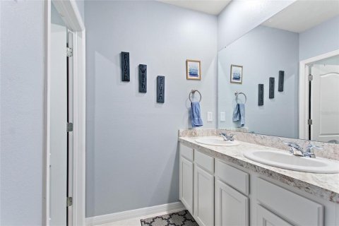House in Winter Haven, Florida 5 bedrooms, 241.64 sq.m. № 1125678 - photo 29