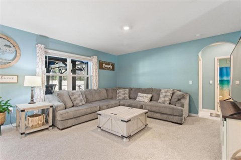 House in Winter Haven, Florida 5 bedrooms, 241.64 sq.m. № 1125678 - photo 4