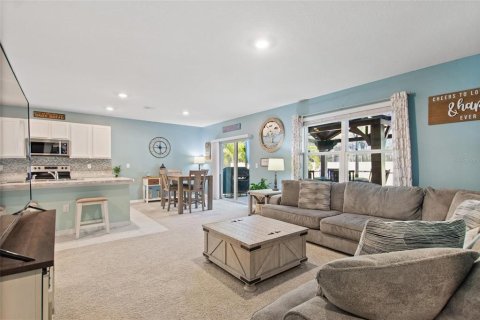 House in Winter Haven, Florida 5 bedrooms, 241.64 sq.m. № 1125678 - photo 3